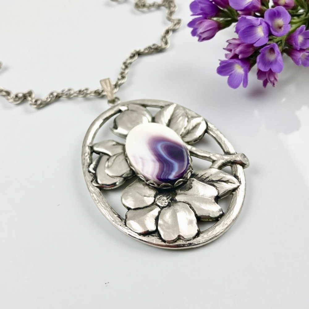 Vintage Pewter Purple White Banded Agate Silver Floral Pendant Necklace.